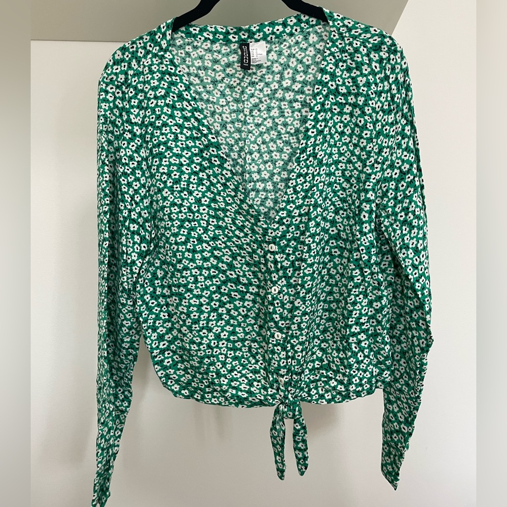H&M Divided Green & White Floral Long Sleeve V-neck Top
